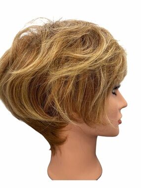 Raquel Welch Layered bob Glazed Strawberry R29S